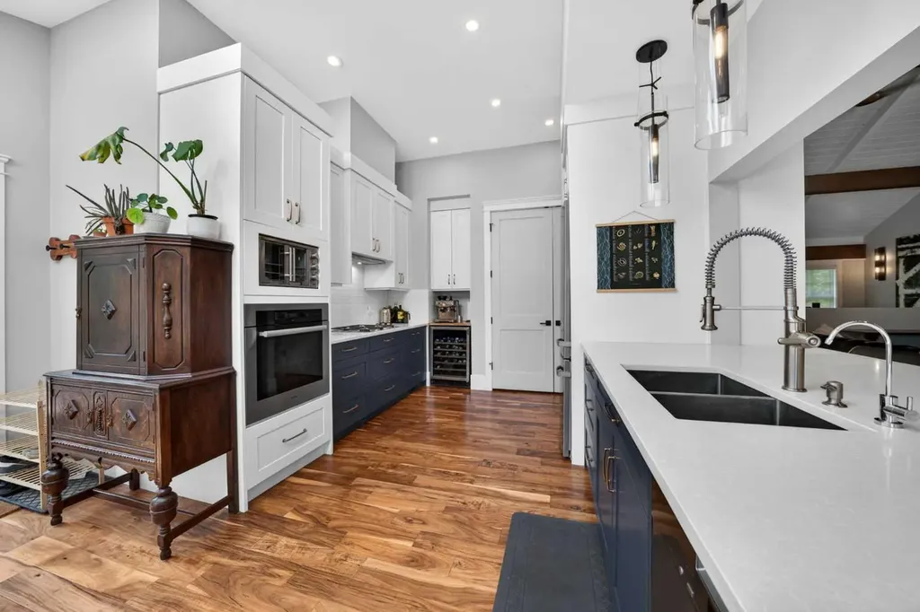7136 Bow Crescent NW Calgary AB T3B 2B9