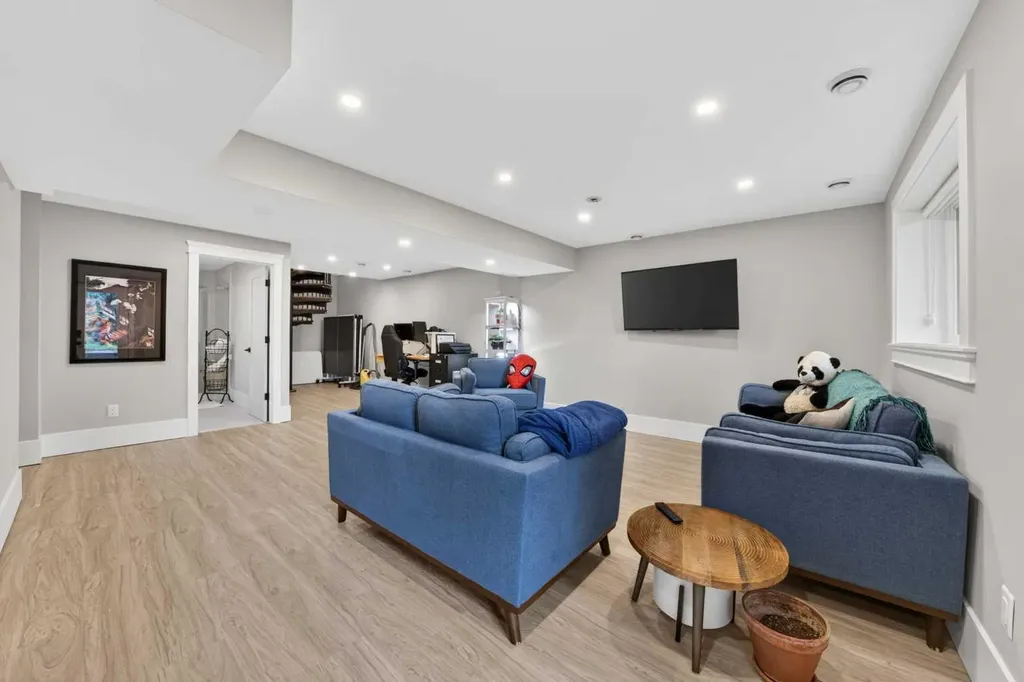 7136 Bow Crescent NW Calgary AB T3B 2B9