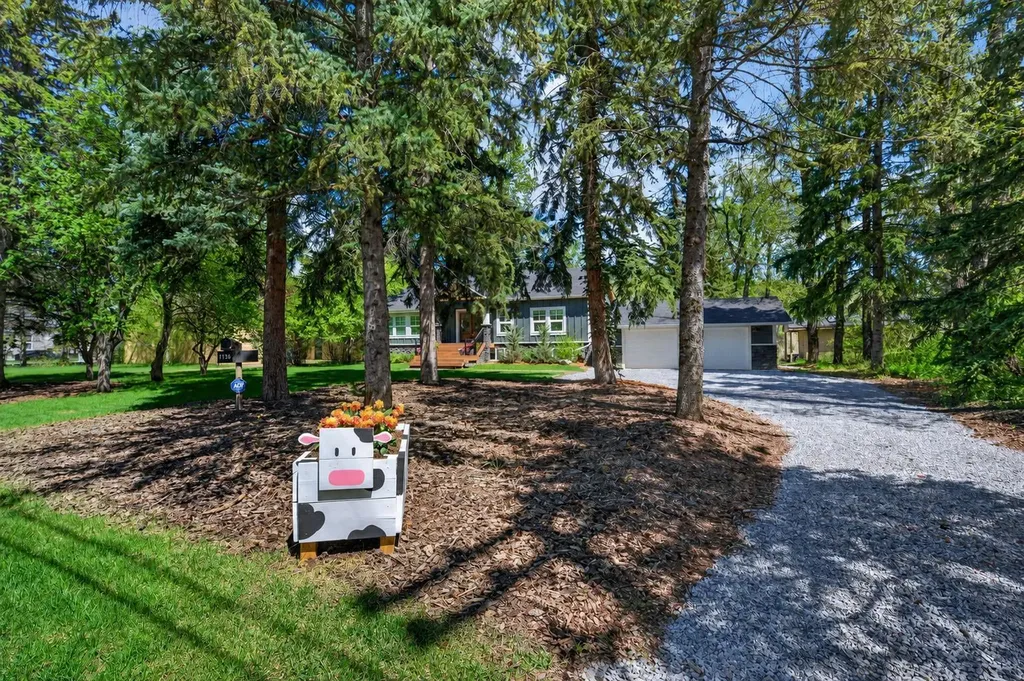 7136 Bow Crescent NW Calgary AB T3B 2B9