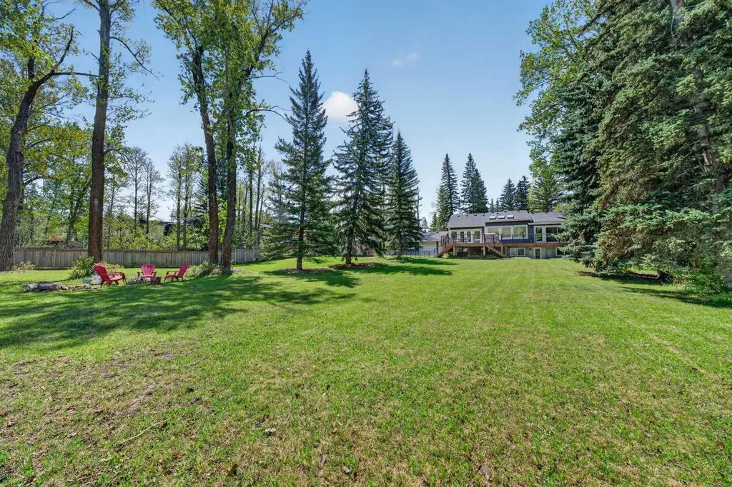 7136 Bow Crescent NW Calgary AB T3B 2B9