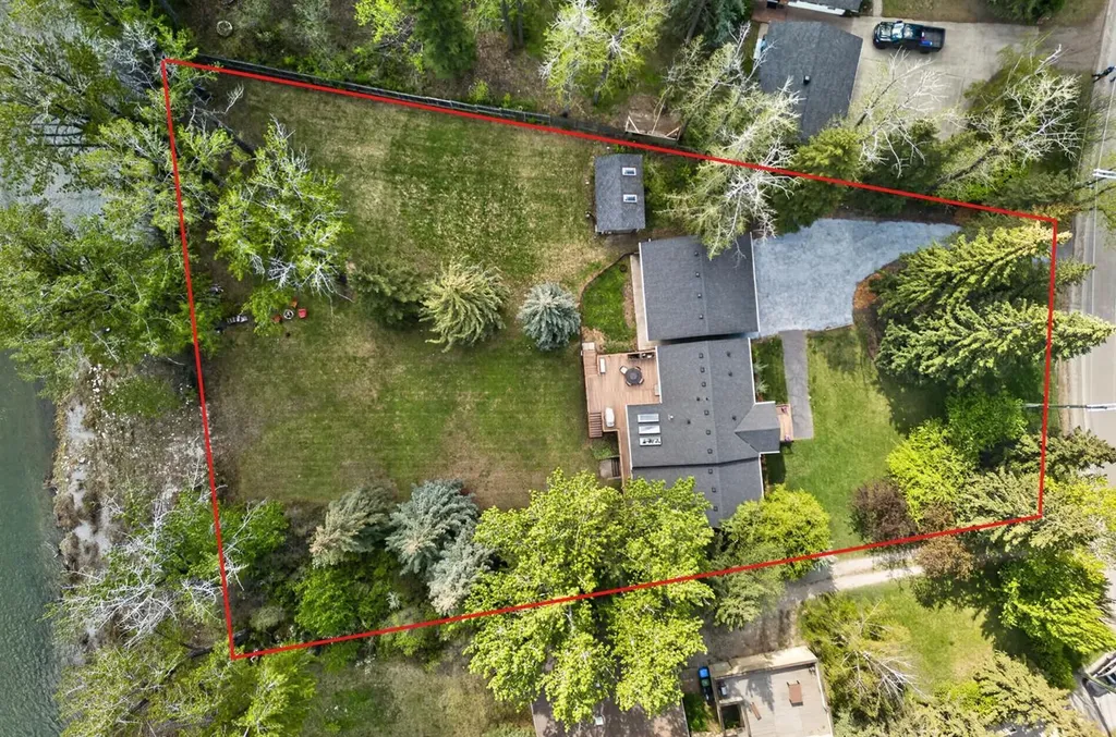 7136 Bow Crescent NW Calgary AB T3B 2B9