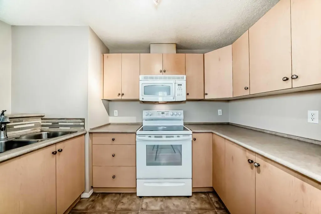 10 Prestwick Bay SE Calgary AB T2Z 0E6