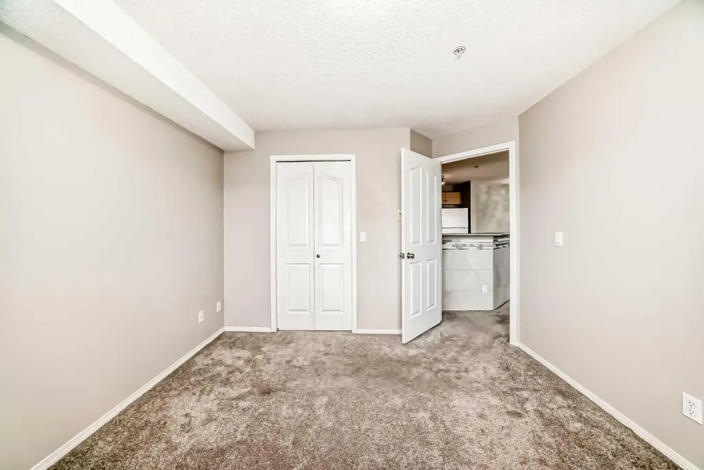 10 Prestwick Bay SE Calgary AB T2Z 0E6