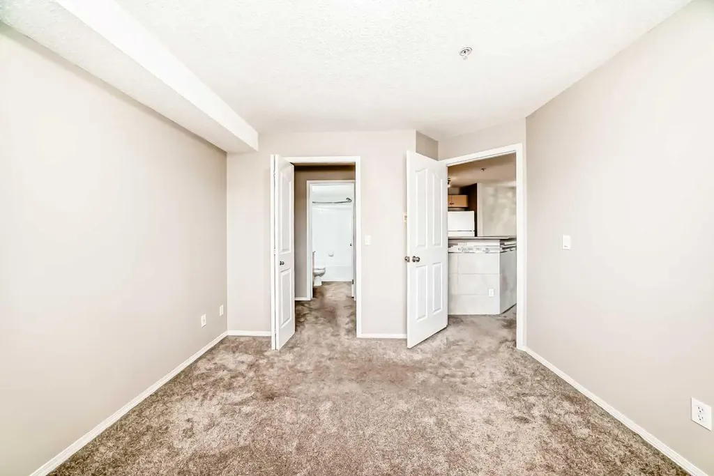 10 Prestwick Bay SE Calgary AB T2Z 0E6