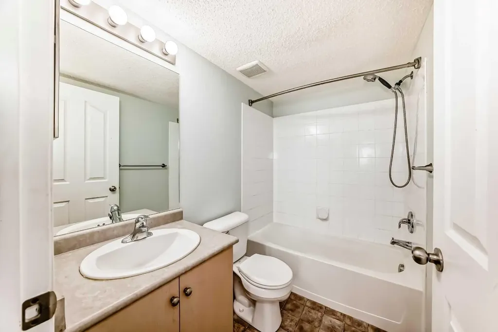 10 Prestwick Bay SE Calgary AB T2Z 0E6