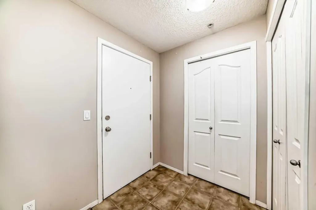 10 Prestwick Bay SE Calgary AB T2Z 0E6
