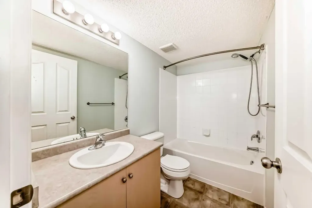 10 Prestwick Bay SE Calgary AB T2Z 0E6