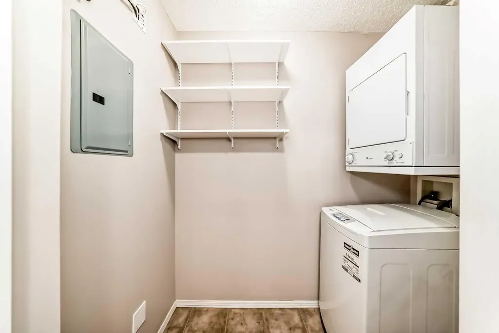 10 Prestwick Bay SE Calgary AB T2Z 0E6