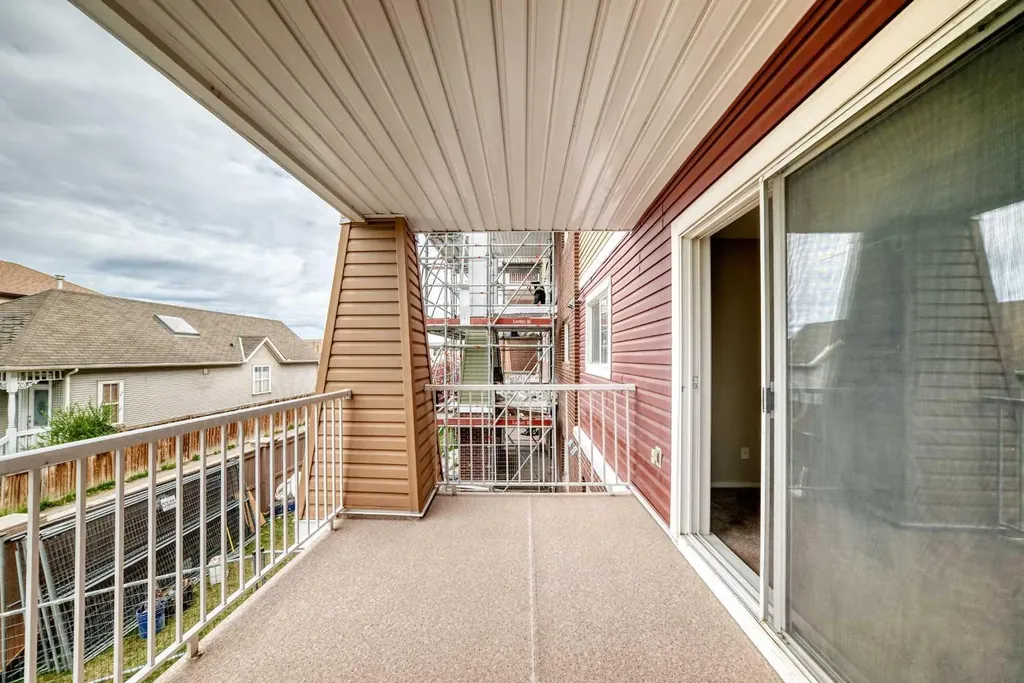 10 Prestwick Bay SE Calgary AB T2Z 0E6
