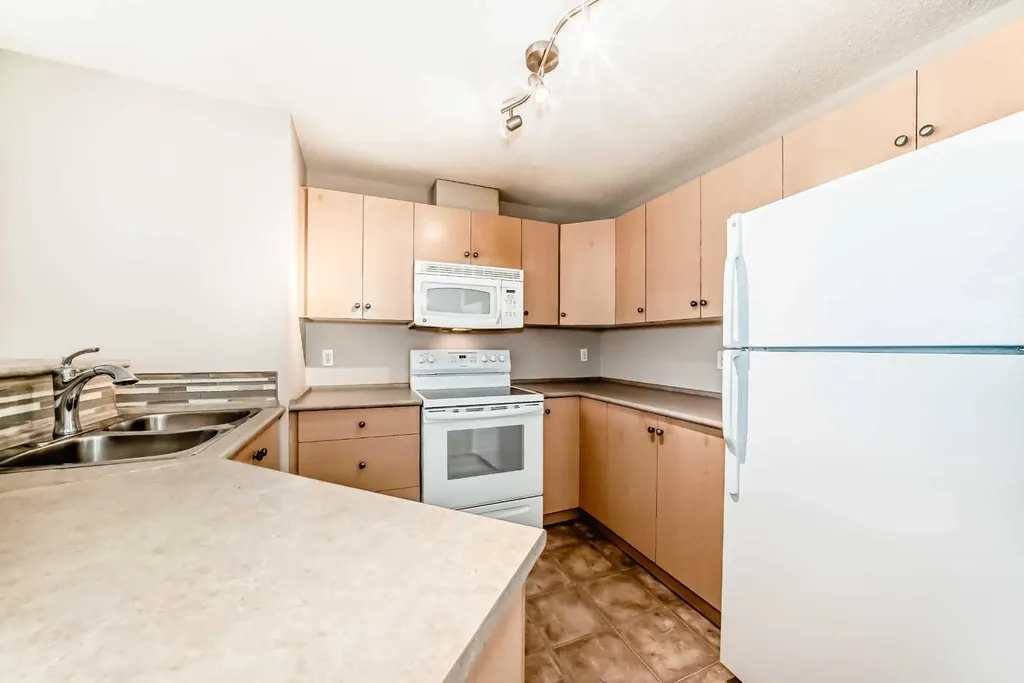 10 Prestwick Bay SE Calgary AB T2Z 0E6