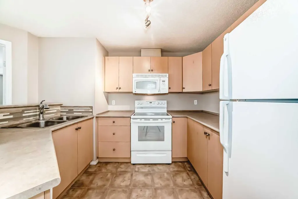 10 Prestwick Bay SE Calgary AB T2Z 0E6