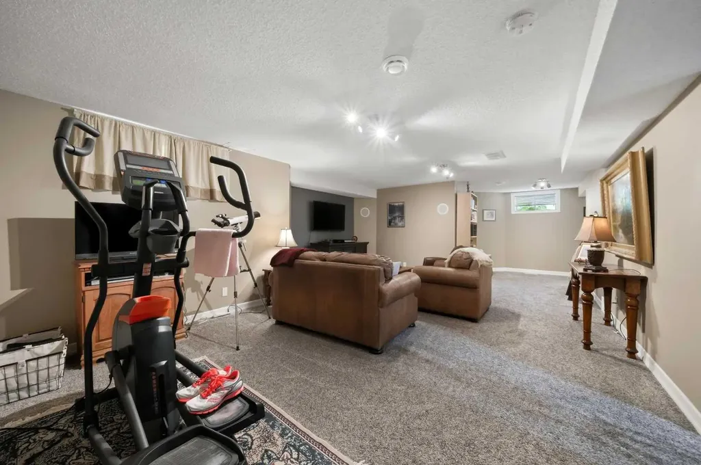 112 Denison Crescent Red Deer AB T4R 2G1