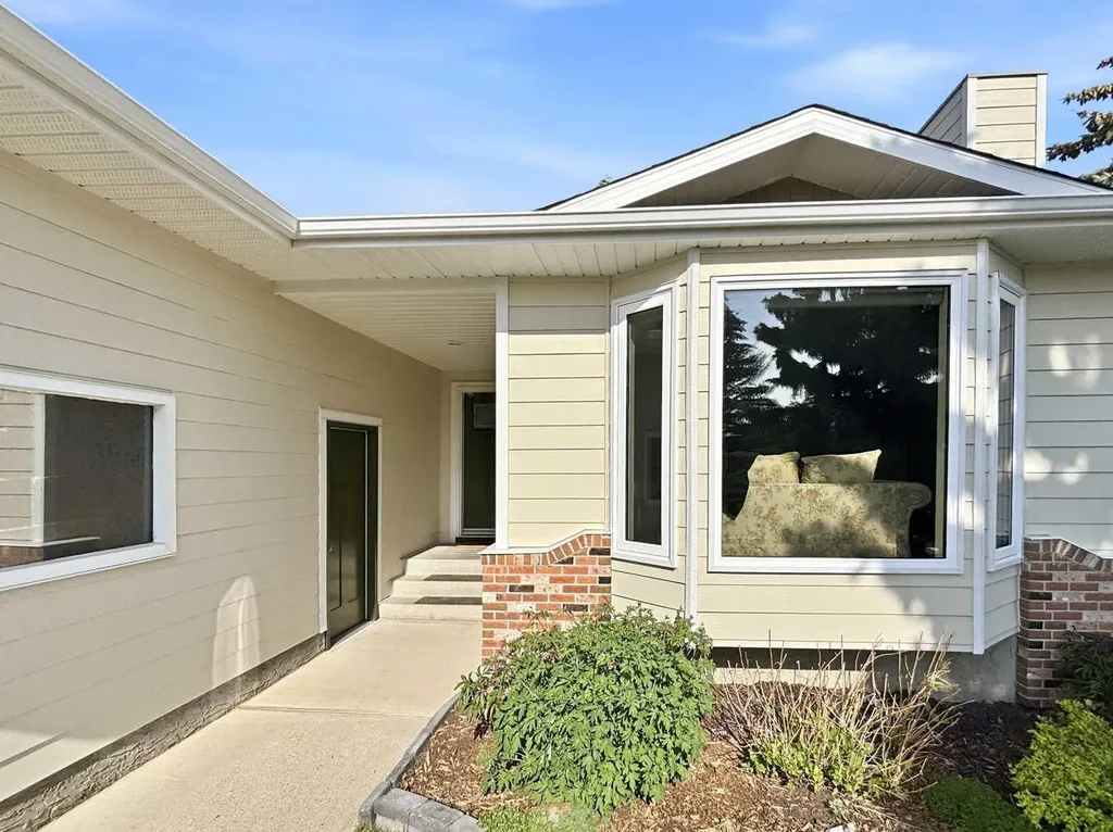 112 Denison Crescent Red Deer AB T4R 2G1