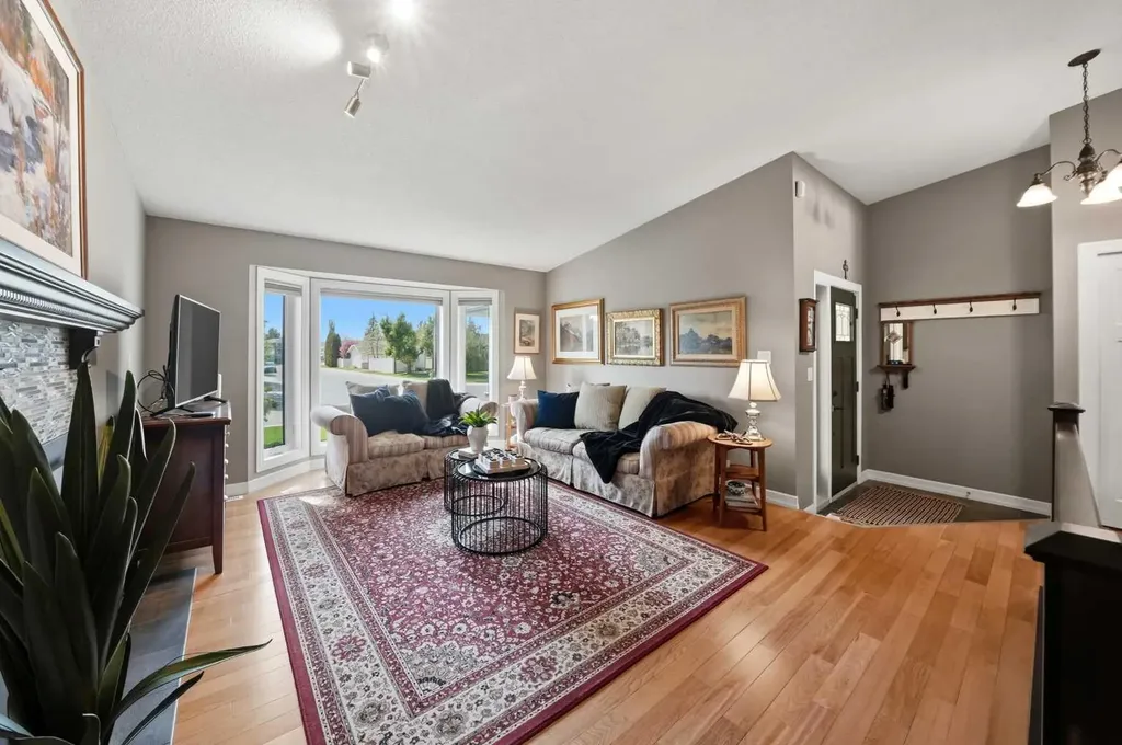 112 Denison Crescent Red Deer AB T4R 2G1