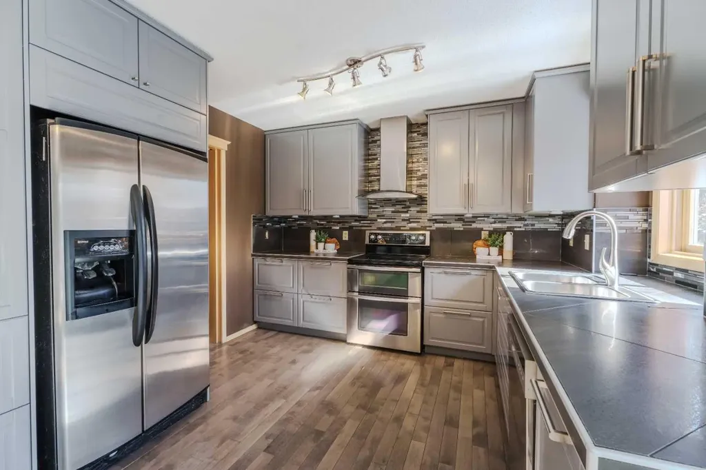 135 Canterbury Court SW Calgary AB T2W6C1