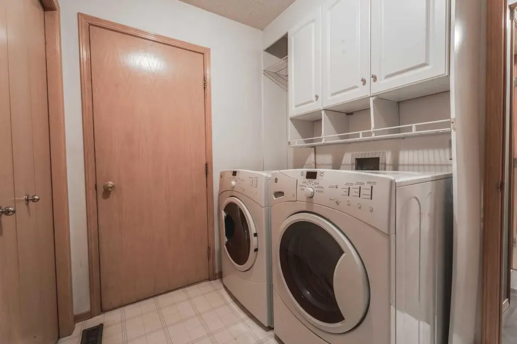 135 Canterbury Court SW Calgary AB T2W6C1