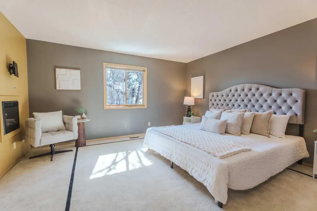 135 Canterbury Court SW Calgary AB T2W6C1