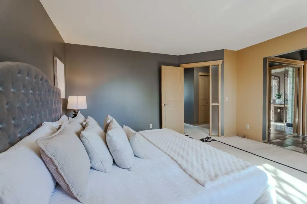 135 Canterbury Court SW Calgary AB T2W6C1