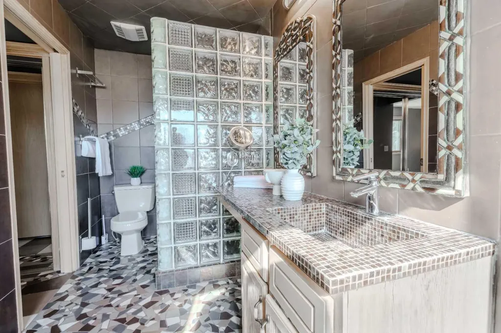 135 Canterbury Court SW Calgary AB T2W6C1