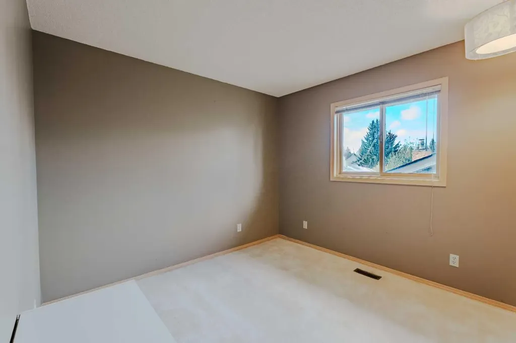 135 Canterbury Court SW Calgary AB T2W6C1