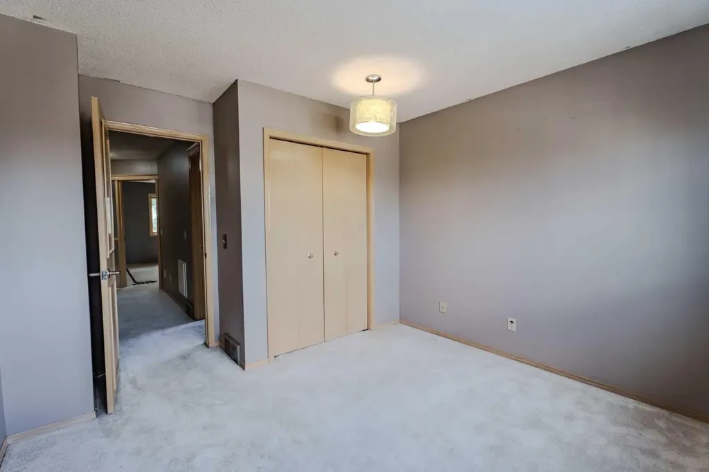 135 Canterbury Court SW Calgary AB T2W6C1