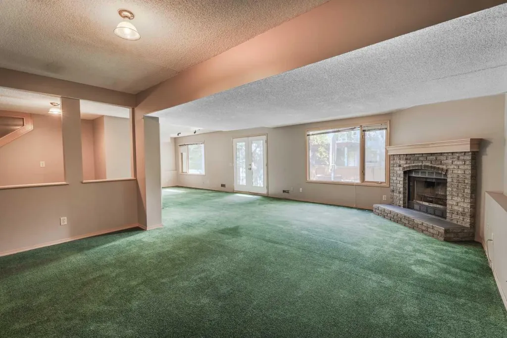 135 Canterbury Court SW Calgary AB T2W6C1