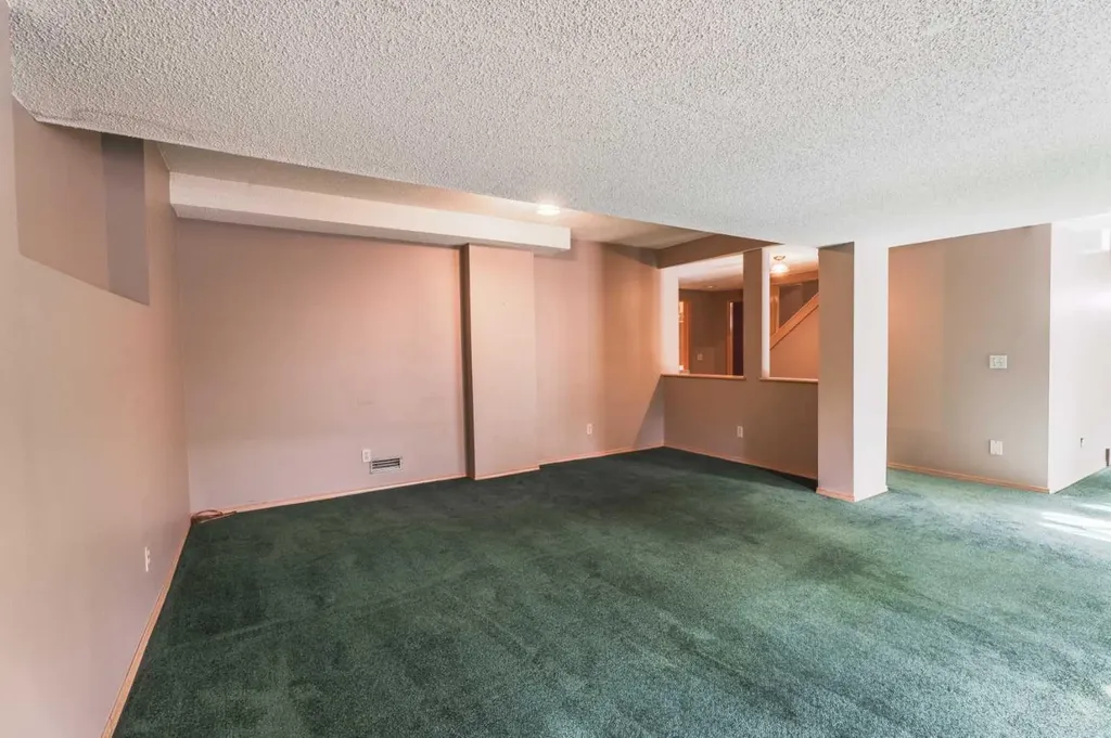 135 Canterbury Court SW Calgary AB T2W6C1