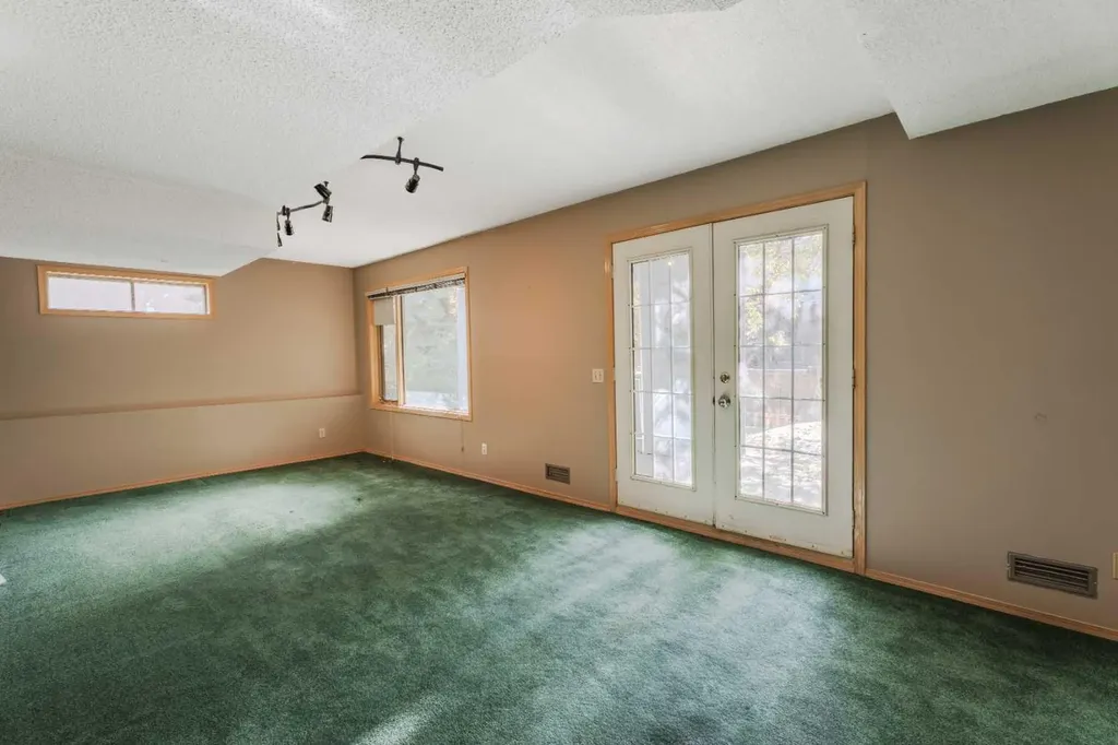 135 Canterbury Court SW Calgary AB T2W6C1