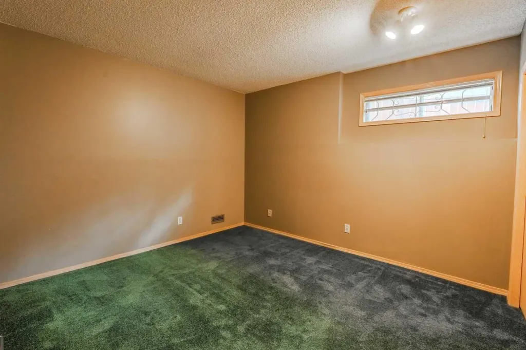 135 Canterbury Court SW Calgary AB T2W6C1