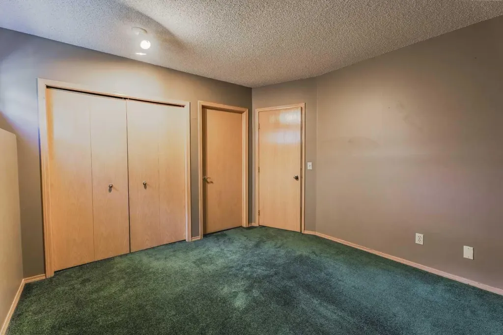 135 Canterbury Court SW Calgary AB T2W6C1
