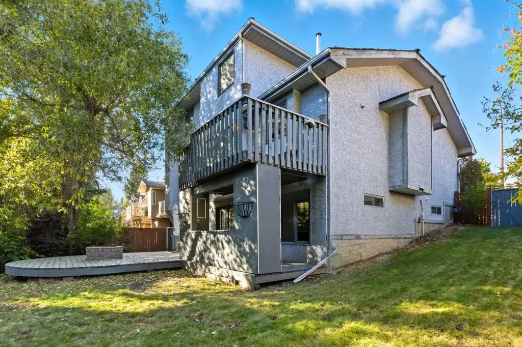135 Canterbury Court SW Calgary AB T2W6C1