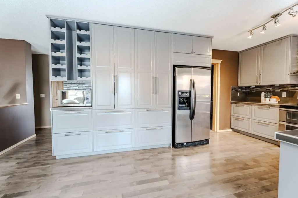 135 Canterbury Court SW Calgary AB T2W6C1