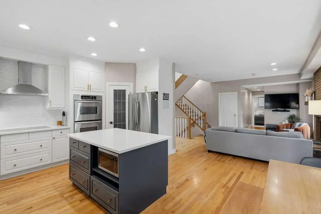 2727 6 Street NE Calgary AB T2E 8Y1