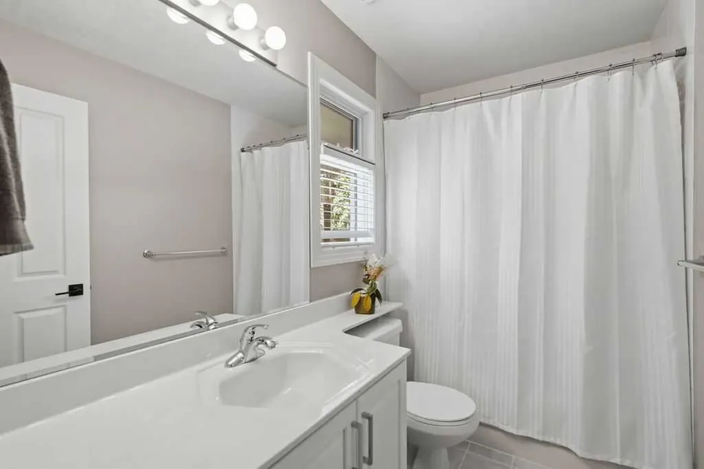 2727 6 Street NE Calgary AB T2E 8Y1