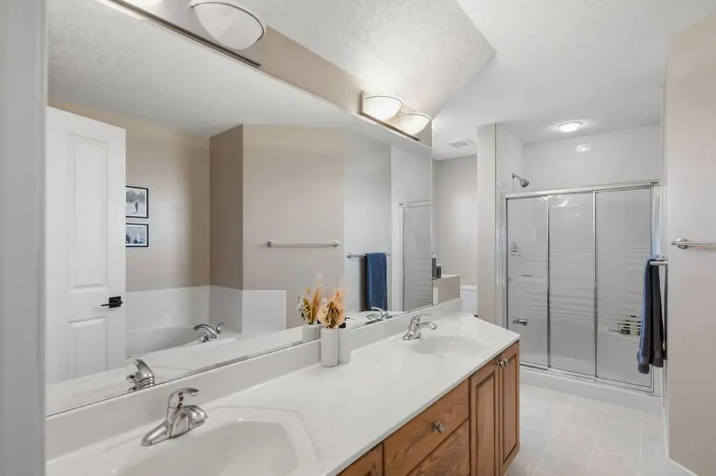 2727 6 Street NE Calgary AB T2E 8Y1