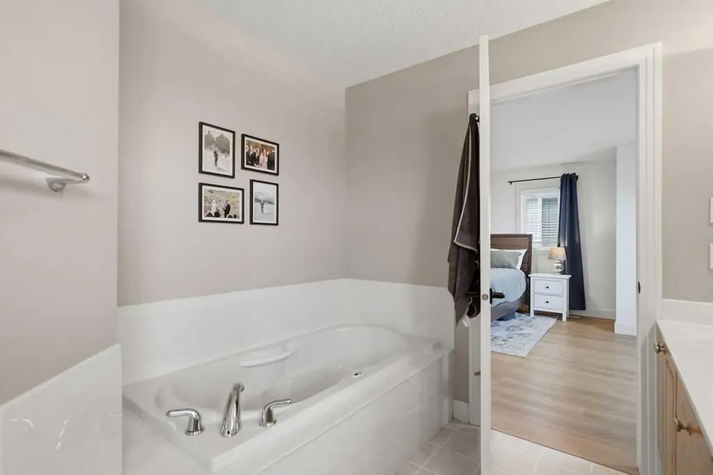 2727 6 Street NE Calgary AB T2E 8Y1