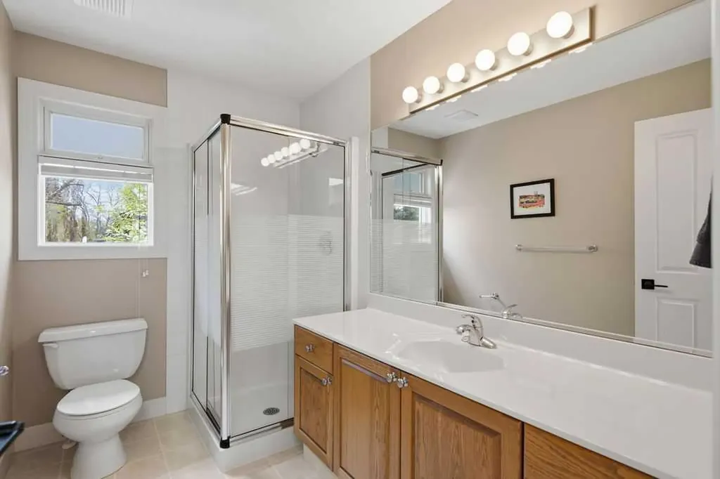 2727 6 Street NE Calgary AB T2E 8Y1
