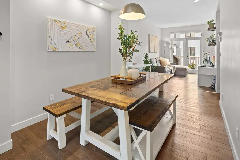 8 Sherwood Row NW Calgary AB T3R 0X1