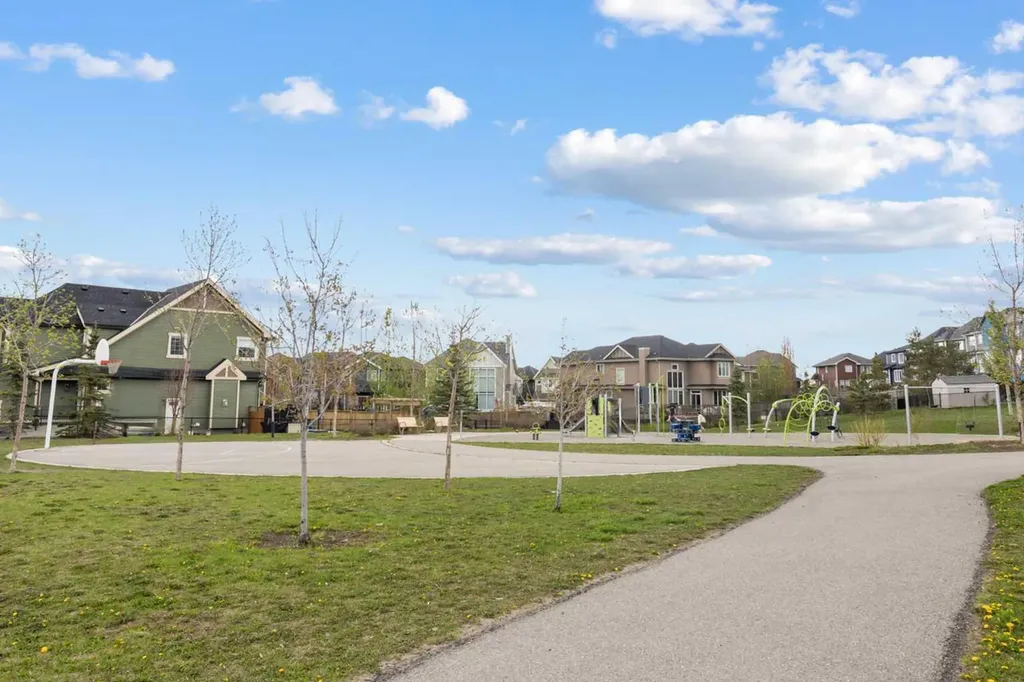 8 Sherwood Row NW Calgary AB T3R 0X1