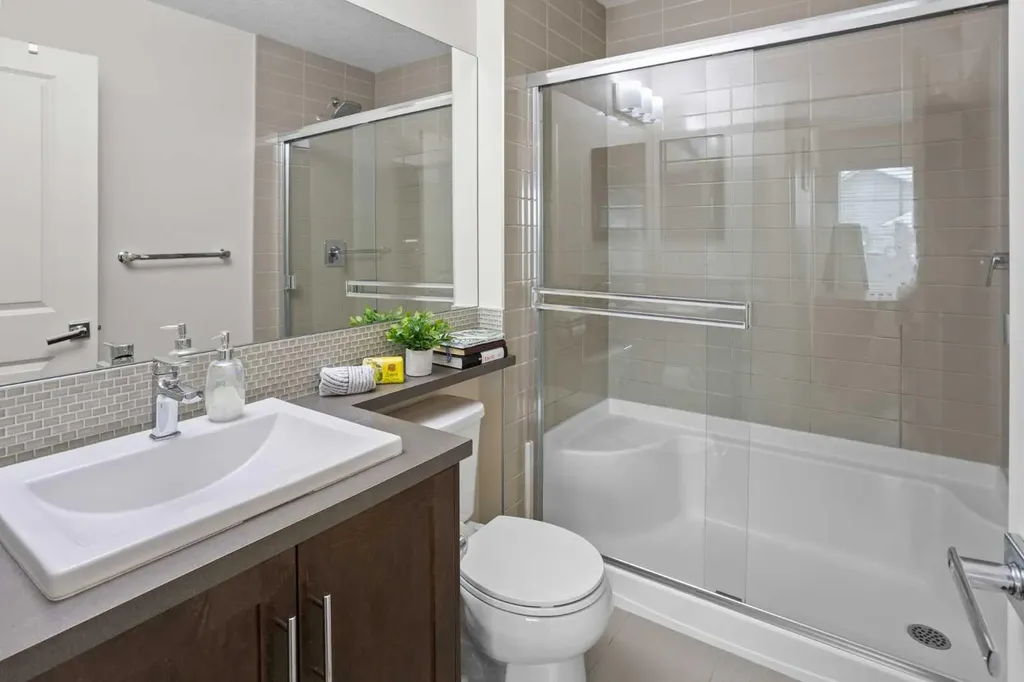 8 Sherwood Row NW Calgary AB T3R 0X1