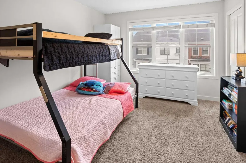 8 Sherwood Row NW Calgary AB T3R 0X1