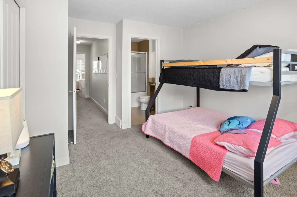 8 Sherwood Row NW Calgary AB T3R 0X1