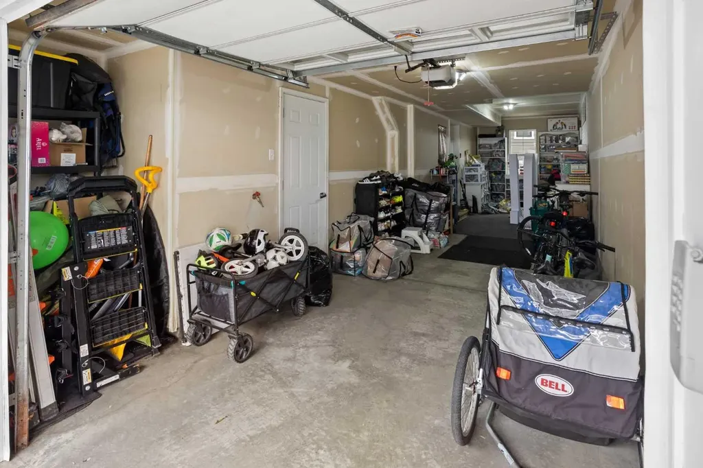 8 Sherwood Row NW Calgary AB T3R 0X1