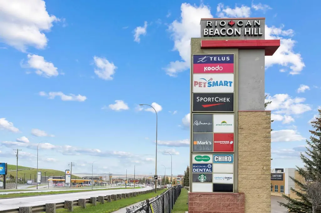 8 Sherwood Row NW Calgary AB T3R 0X1