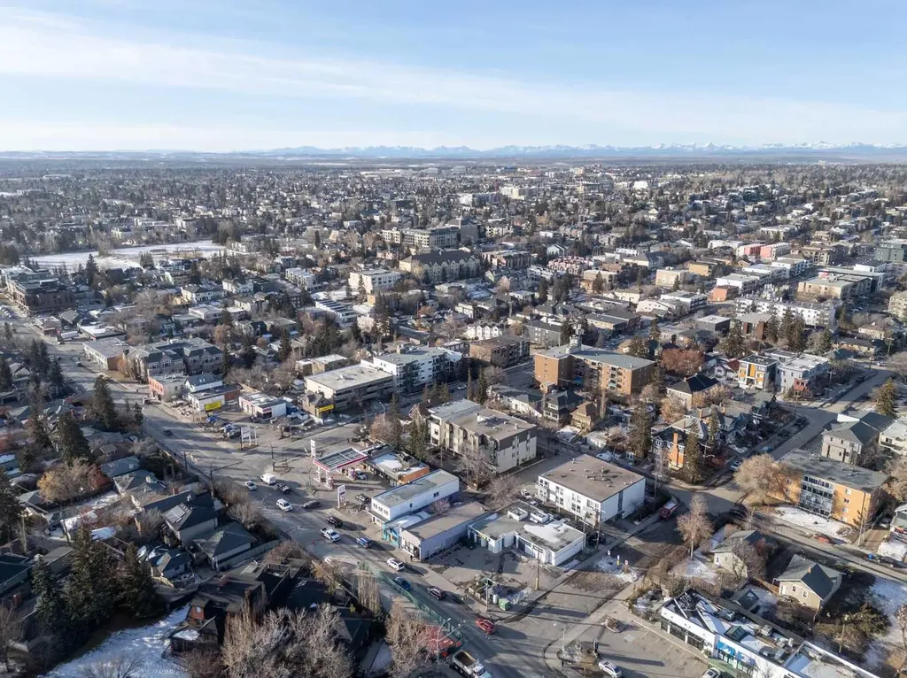2611, 2613, 2615 14 Street SW Calgary AB T2T 3T9