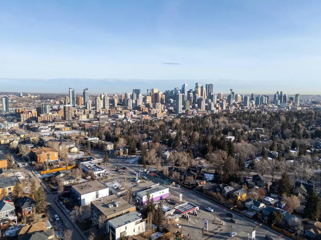 2611, 2613, 2615 14 Street SW Calgary AB T2T 3T9