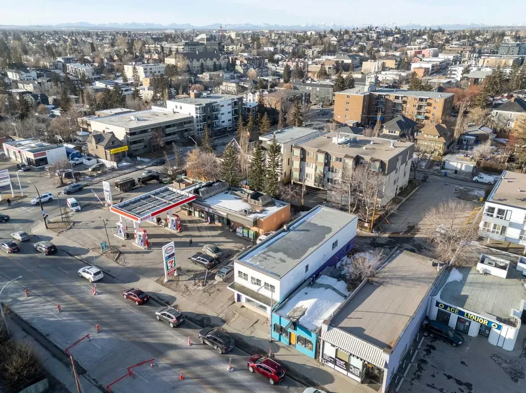 2611, 2613, 2615 14 Street SW Calgary AB T2T 3T9