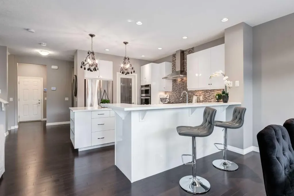33 Evansglen Drive NW Calgary AB T3P0P4