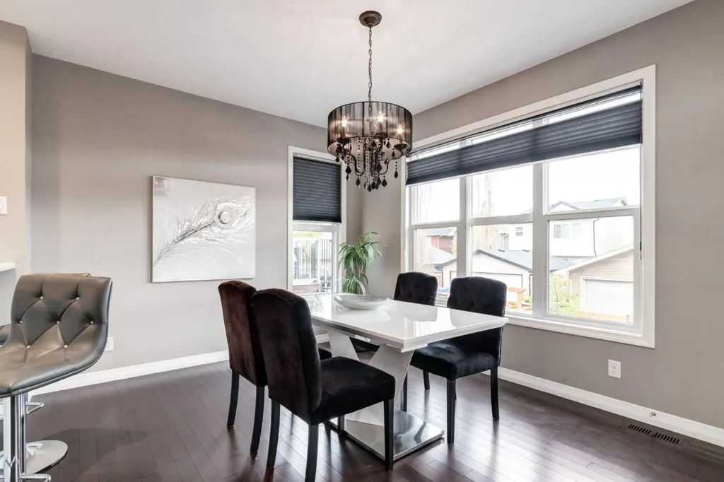 33 Evansglen Drive NW Calgary AB T3P0P4