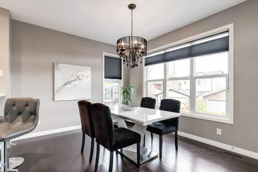 33 Evansglen Drive NW Calgary AB T3P0P4